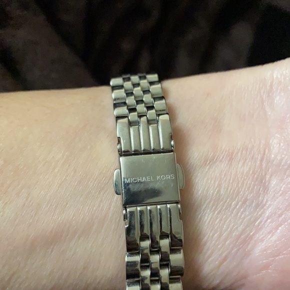 MK used women watch. Good condition - Picture 4 of 4